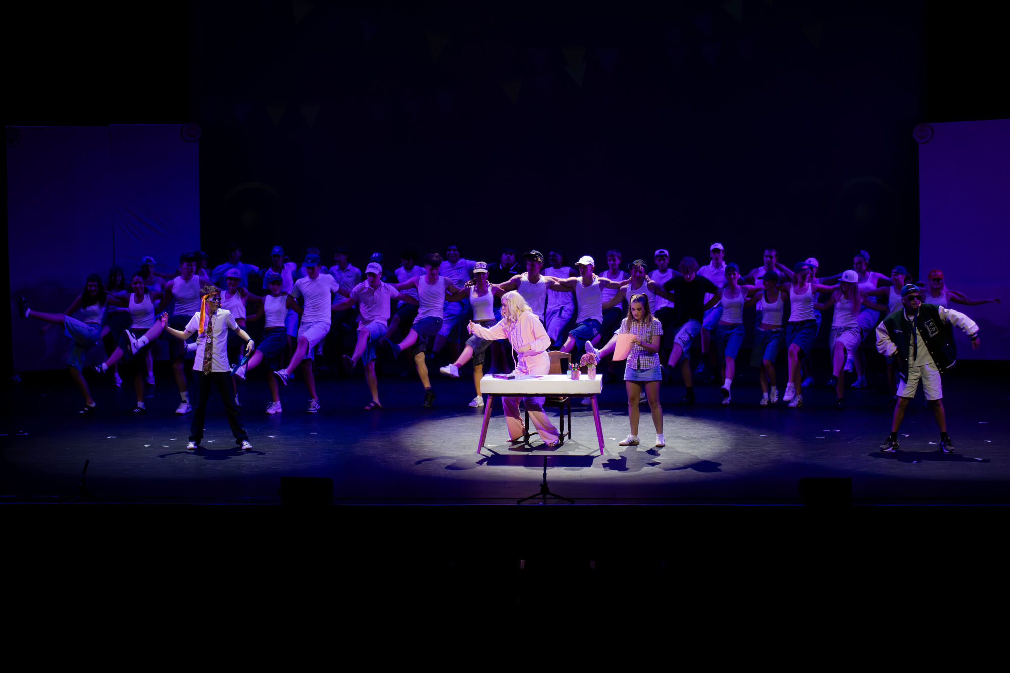 Legally Blonde, full stage lighting look